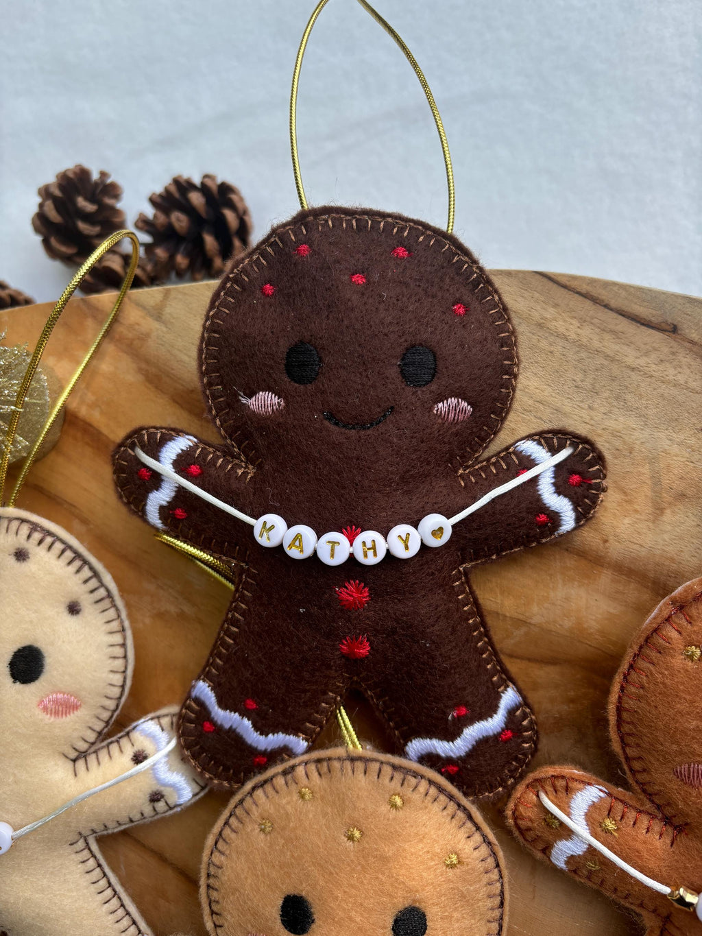 Boule de Noël personnalisé bonhomme de pin d'épice avec prénom