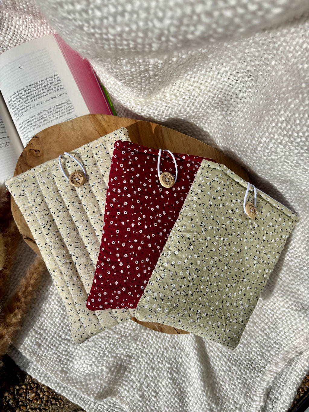 Pochette livre ou liseuse molletonnée en tissu fleuri