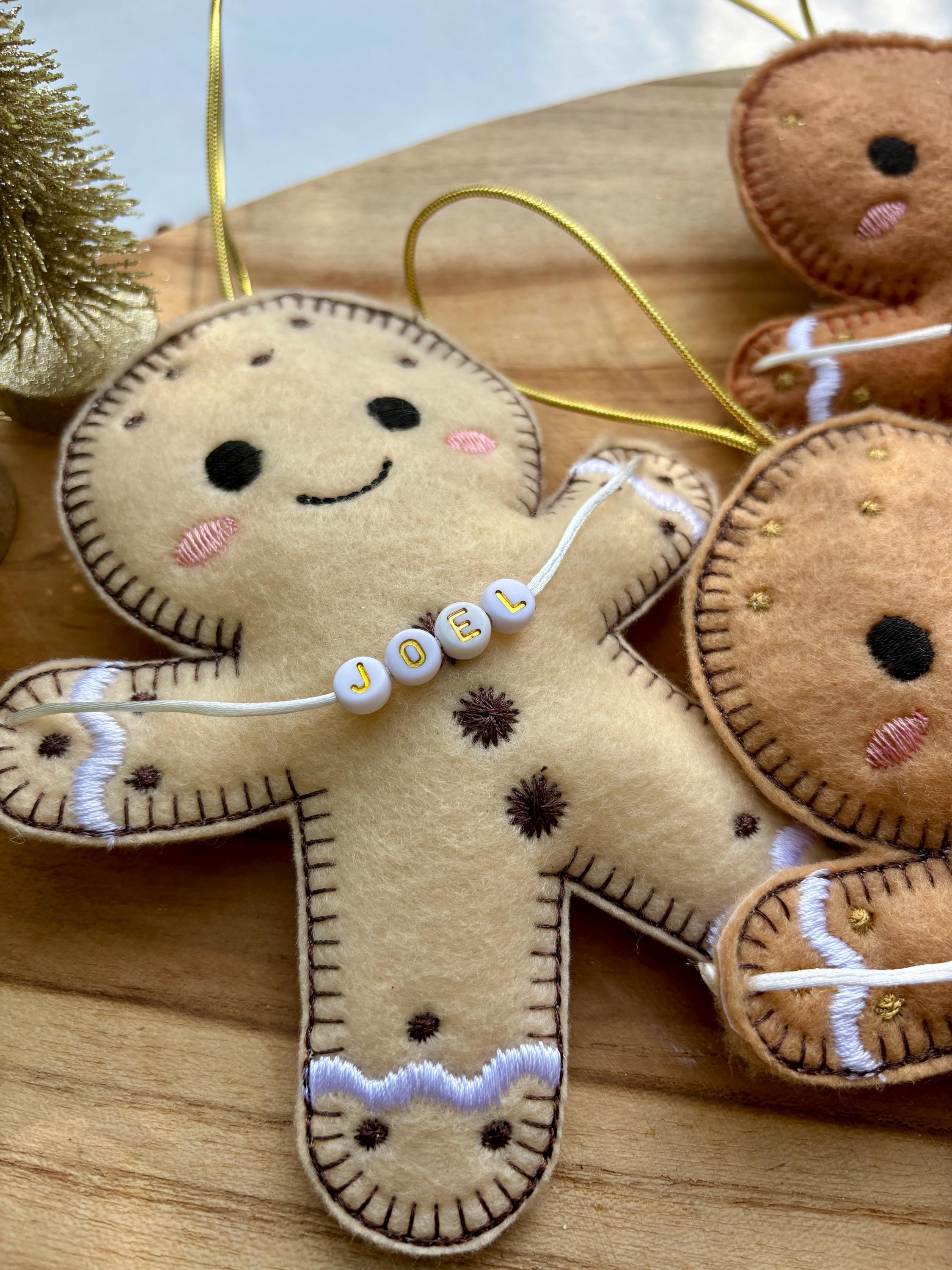 Boule de Noël personnalisé bonhomme de pin d'épice avec prénom