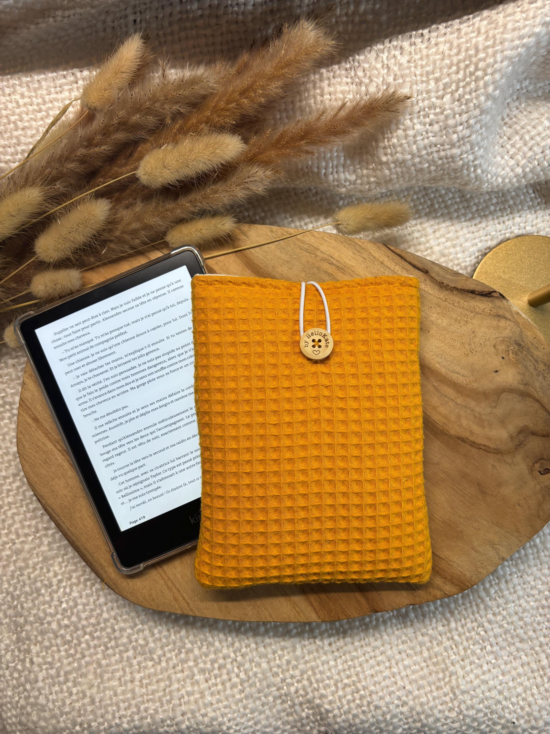 Pochette livre ou liseuse molletonnée en tissu nid d'abeille jaune moutarde