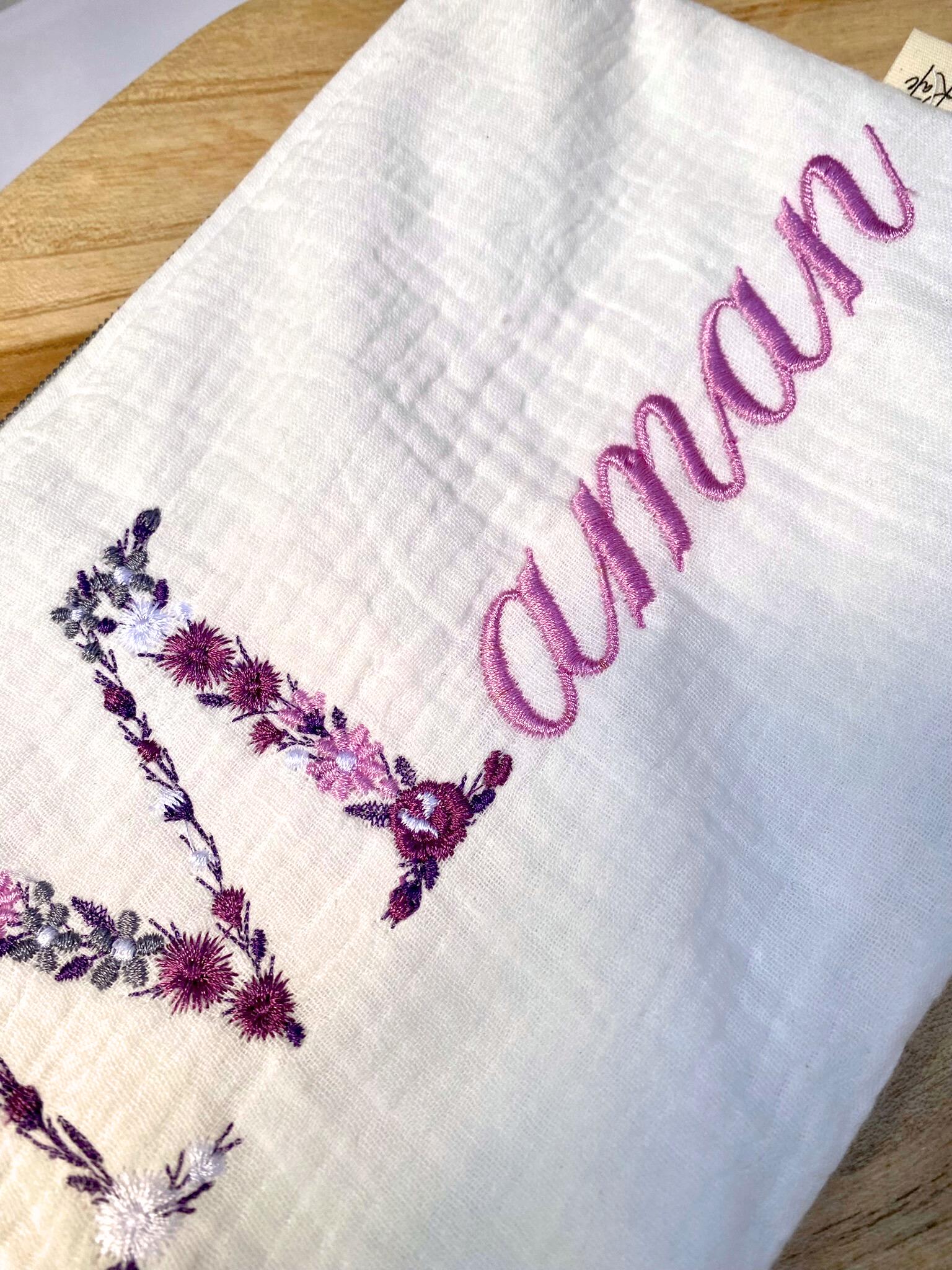 Pochette personnalisée en double gaze blanc de coton brodé