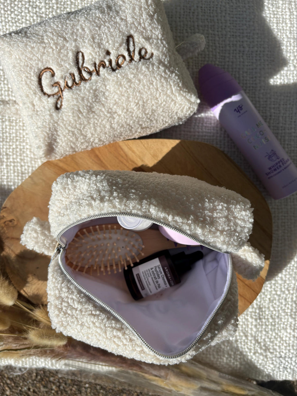 Trousse de toilette personnalisée avec broderie en tissu bouclette , trousse à maquillage brodé, trousse de toilette avec prénom