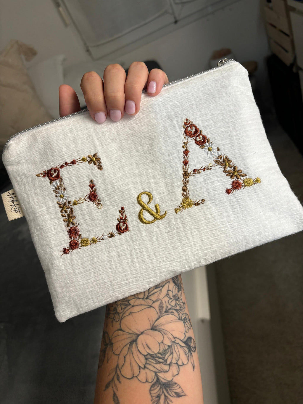 Pochette personnalisée en double gaze blanc de coton brodé