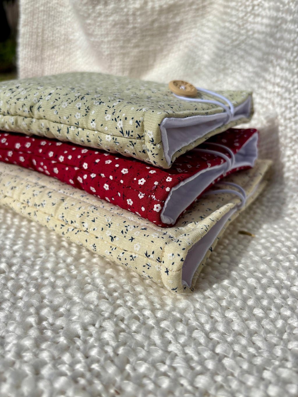 Pochette livre ou liseuse molletonnée en tissu fleuri