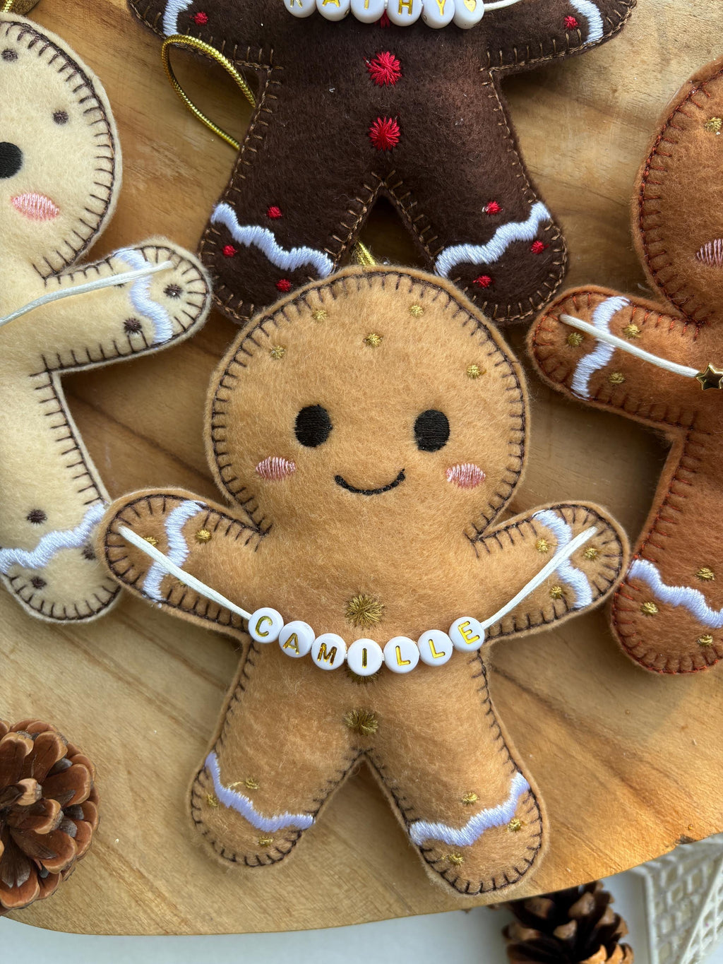 Boule de Noël personnalisé bonhomme de pin d'épice avec prénom