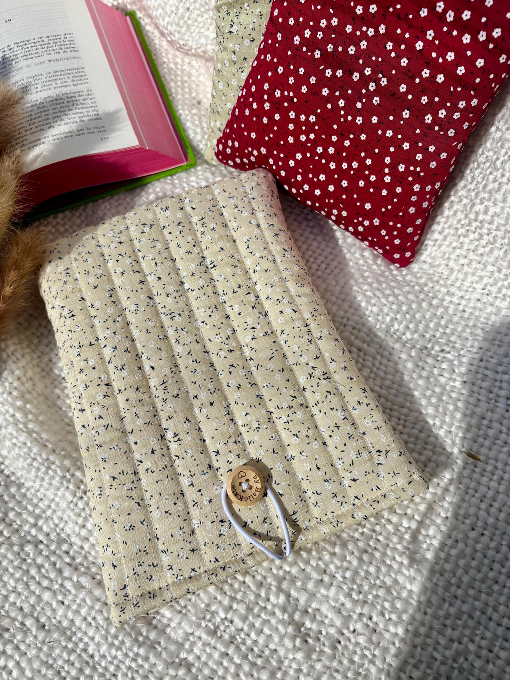 Pochette livre ou liseuse molletonnée en tissu fleuri