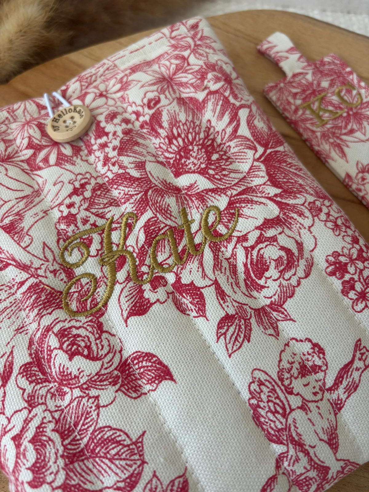 Pochette livre ou liseuse molletonnée en toile de jouy marque page personnalisé format poche ou broché, protège livre, étui kindle
