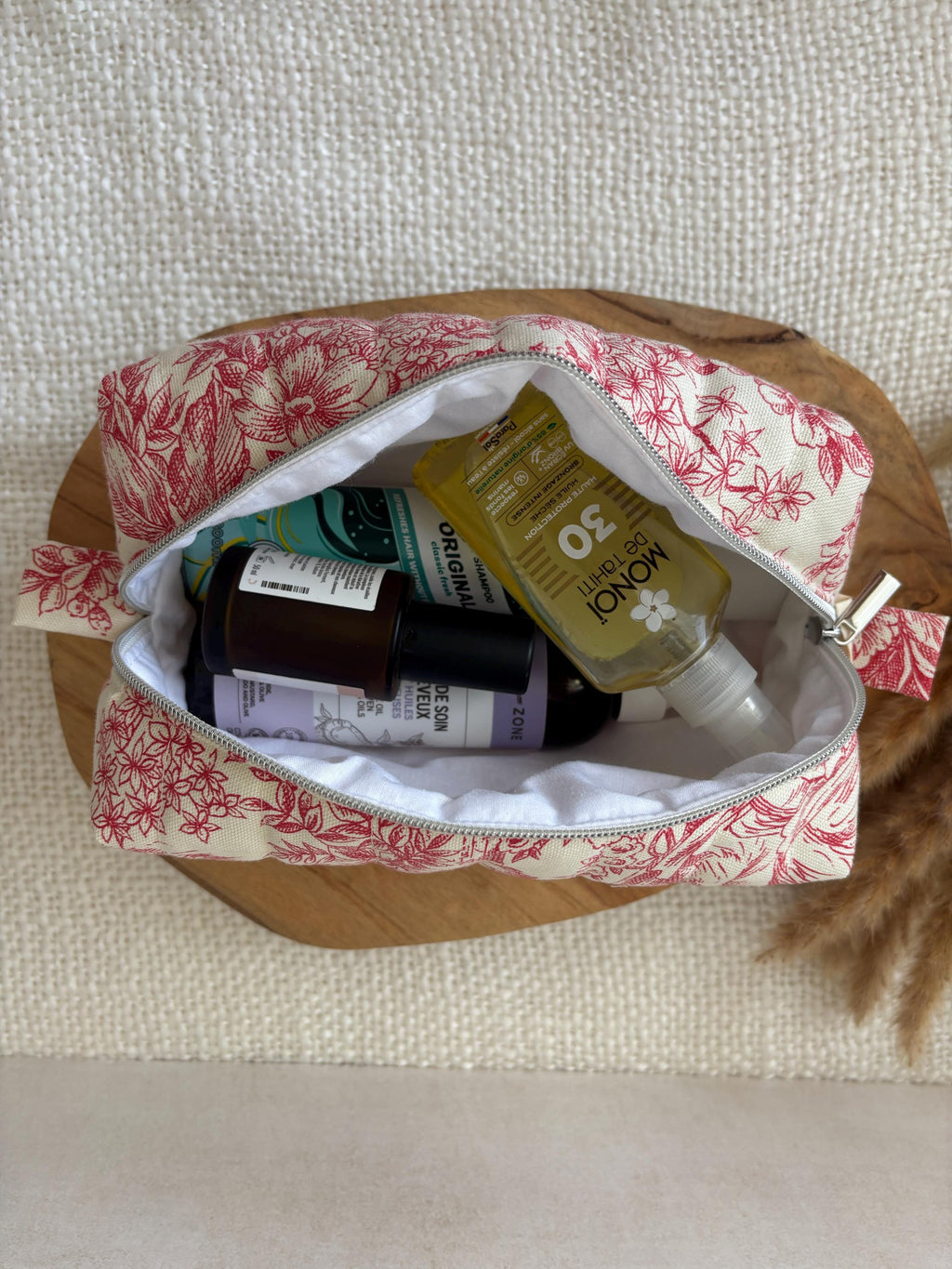 Trousse de toilette personnalisée avec broderie en toile de jouy rouge , trousse à maquillage brodé, trousse de toilette avec prénom
