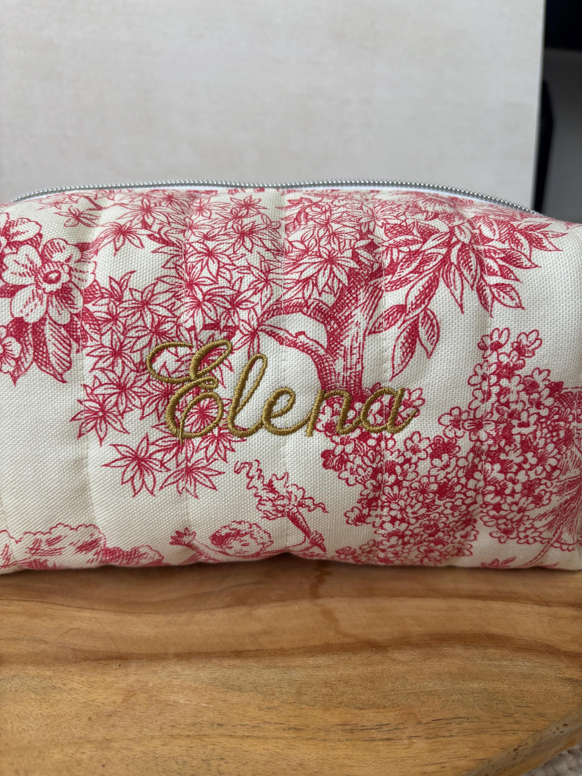 Trousse de toilette personnalisée avec broderie en toile de jouy rouge , trousse à maquillage brodé, trousse de toilette avec prénom