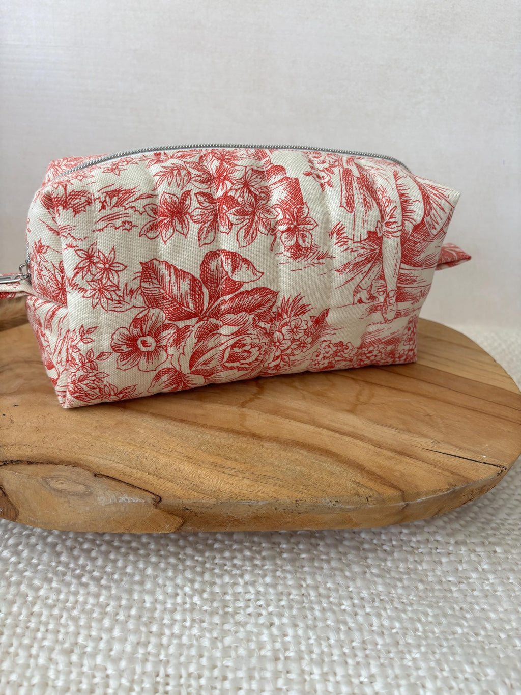 Trousse de toilette personnalisée avec broderie en toile de jouy rouge , trousse à maquillage brodé, trousse de toilette avec prénom