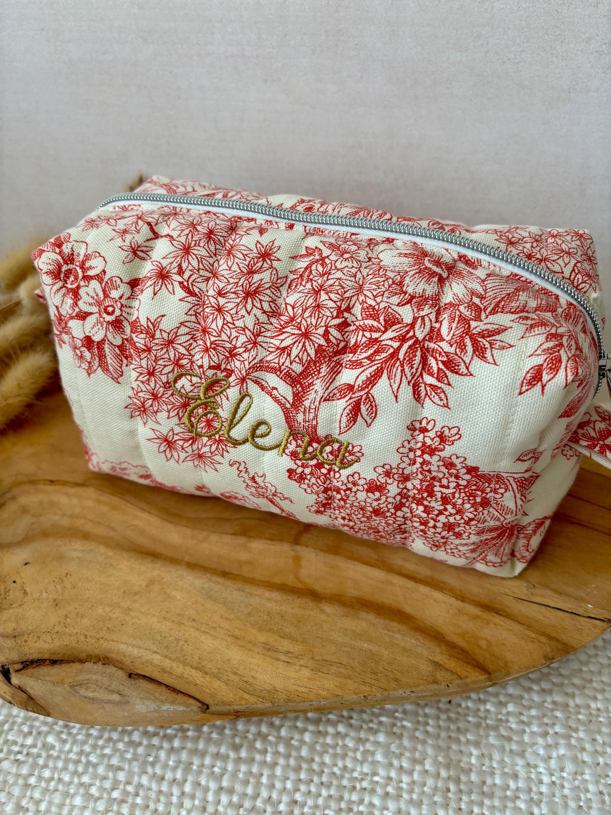 Trousse de toilette personnalisée avec broderie en toile de jouy rouge , trousse à maquillage brodé, trousse de toilette avec prénom