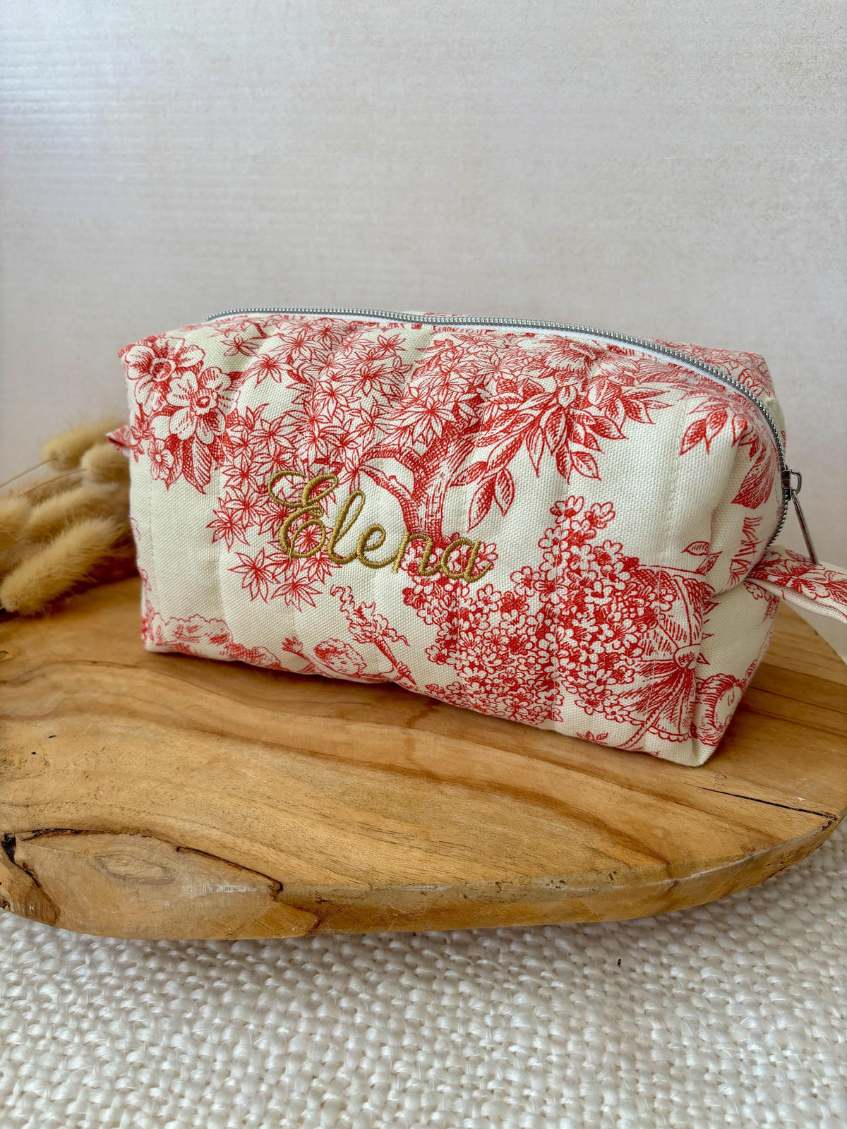 Trousse de toilette personnalisée avec broderie en toile de jouy rouge , trousse à maquillage brodé, trousse de toilette avec prénom