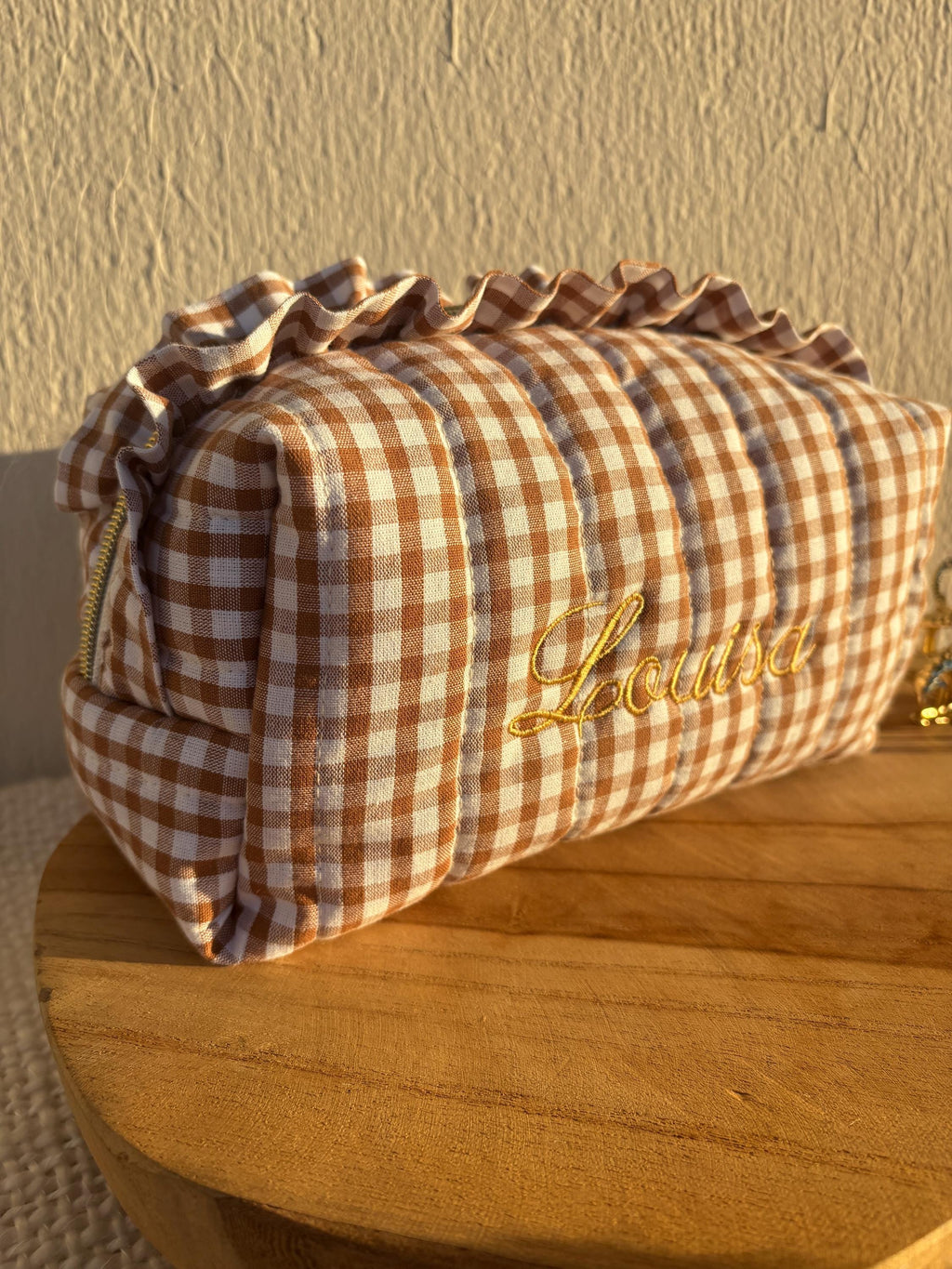 Trousse de toilette personnalisée avec broderie en tissu vichy marron carreaux , trousse à maquillage brodé, trousse de toilette avec prénom