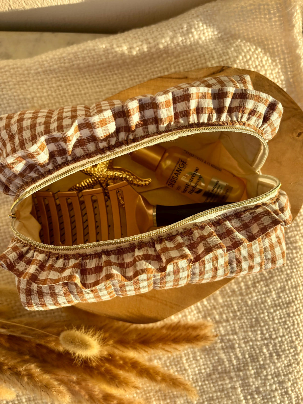Trousse de toilette personnalisée avec broderie en tissu vichy marron carreaux , trousse à maquillage brodé, trousse de toilette avec prénom